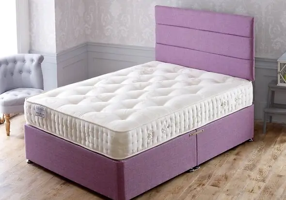 Apollo Korinthian Divan